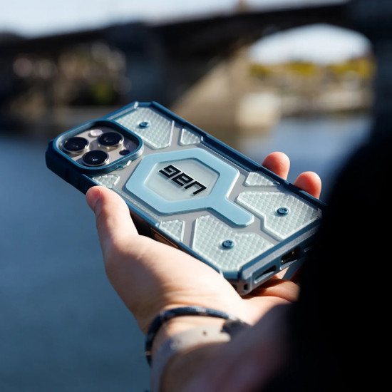 UAG Pathfinder Clear MagSafe iPhone 17 Pro Blues Lanyard