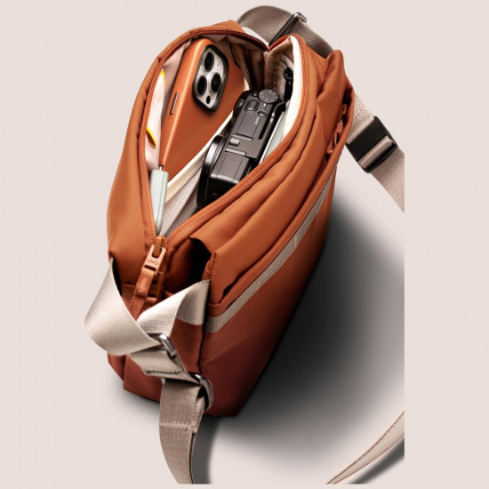 Crossbody Bag UNIQ Denver 5L orange